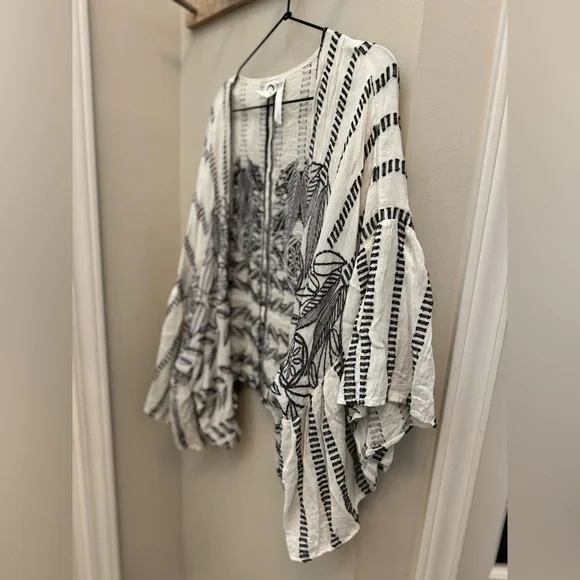 Anthropologie Akemi + Kin Annabella Ruffled Kimono - Picture 6 of 8